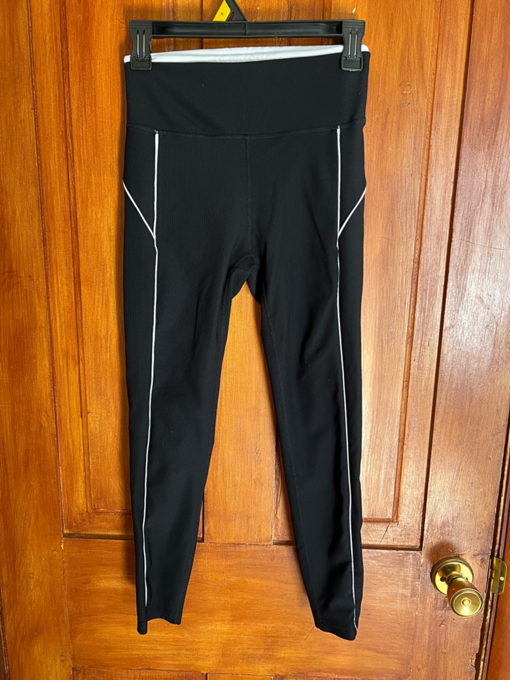 Wilo Black Leggings with White Piping